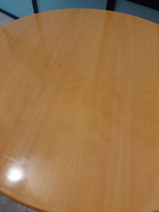 Mesa de Reunião Tampo em Madeira 110cm de diâmetro