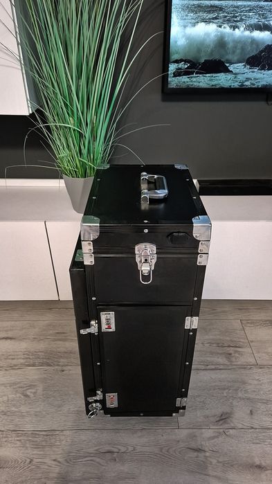 Profesjonalny stolik mobilny do manicure w formie wygodnego kuferka