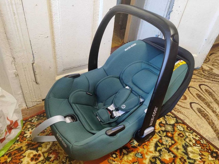 Автолюлька Maxi-Cosi CabrioFix i-Size в ідеальному стані
