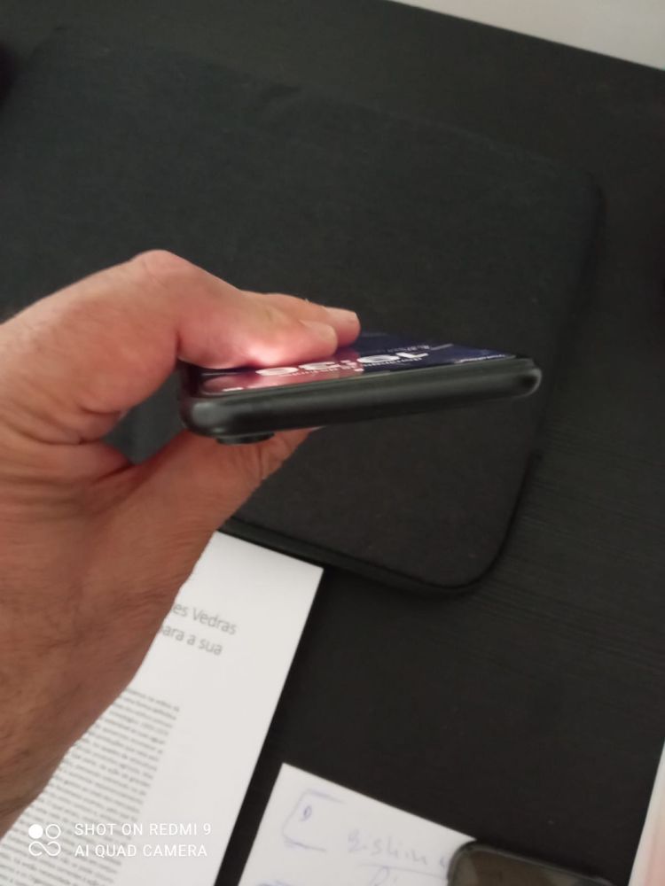 iPhone XR preto, a funcionar na perfeição e sem riscos