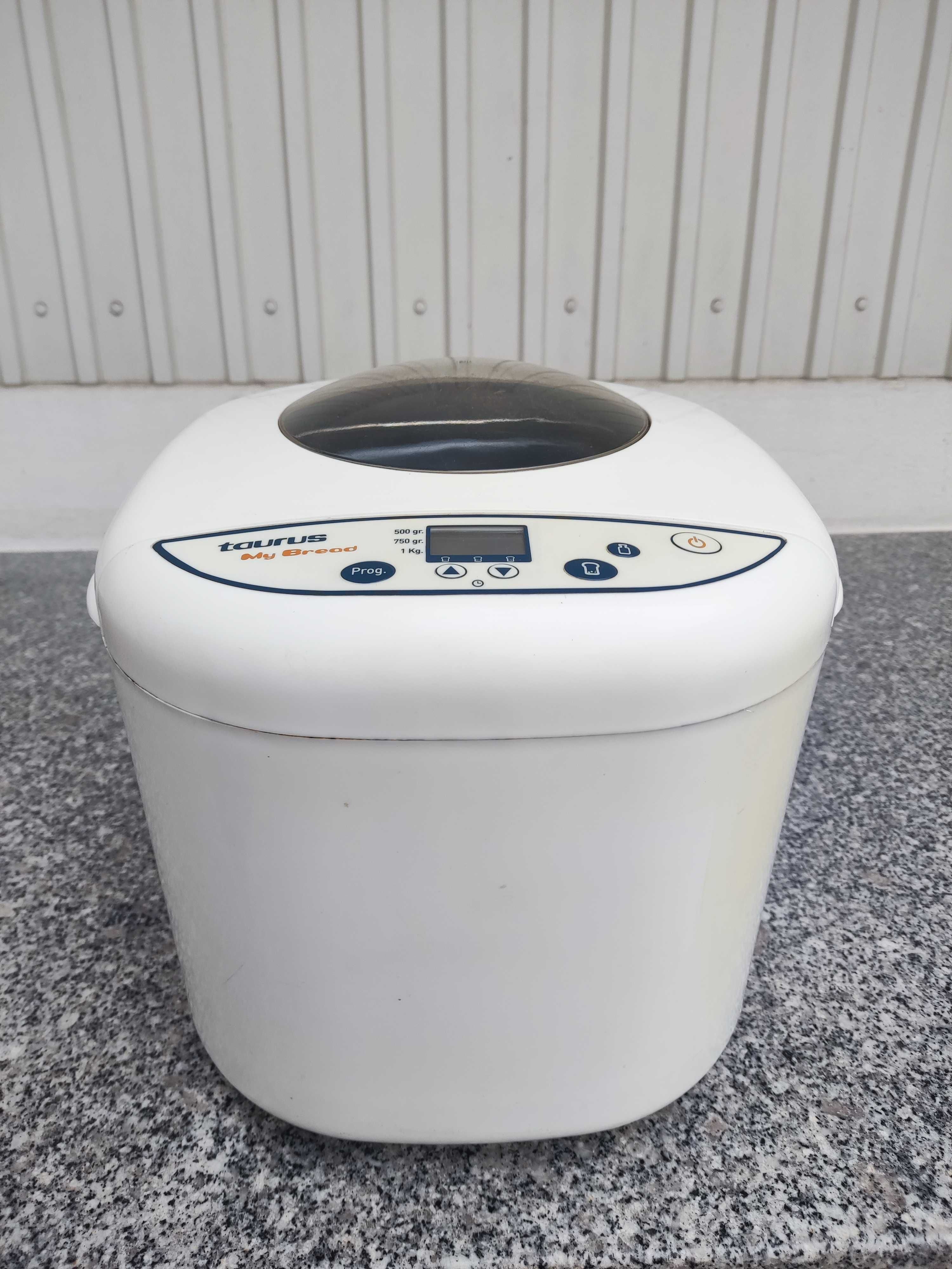 Máquina de fazer pão Taurus