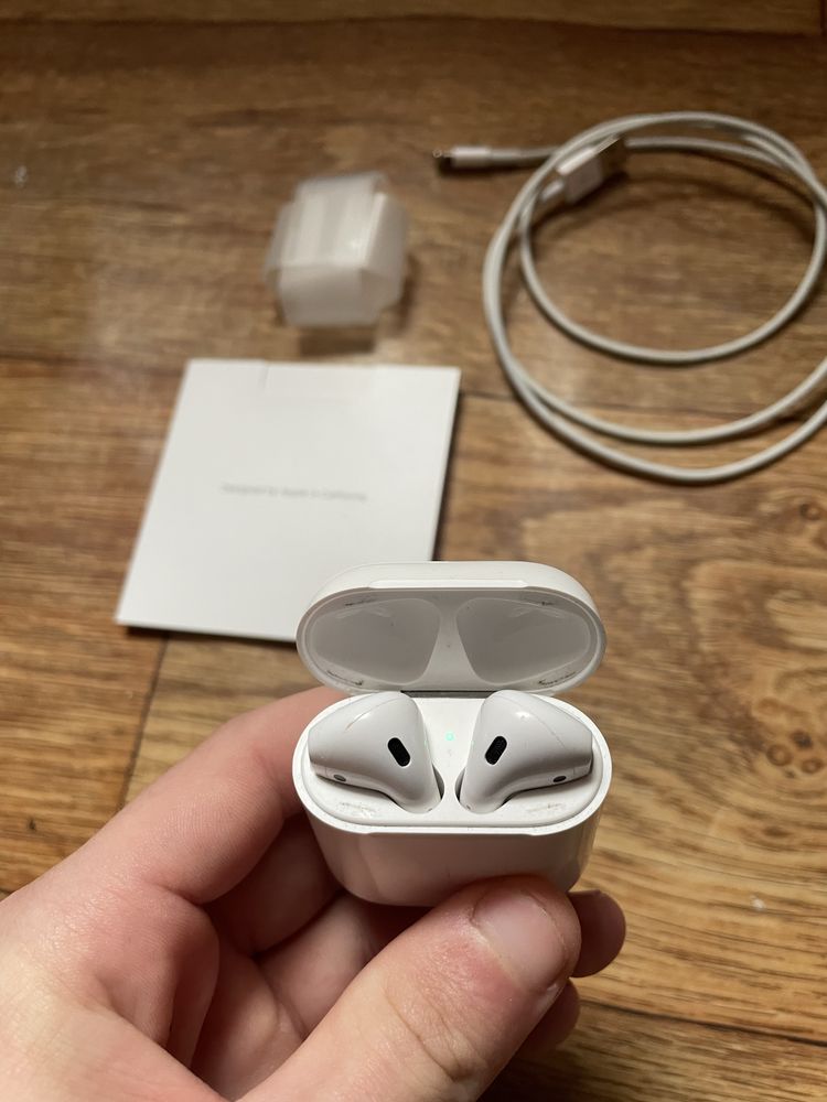 Airpods wih Charging Case
