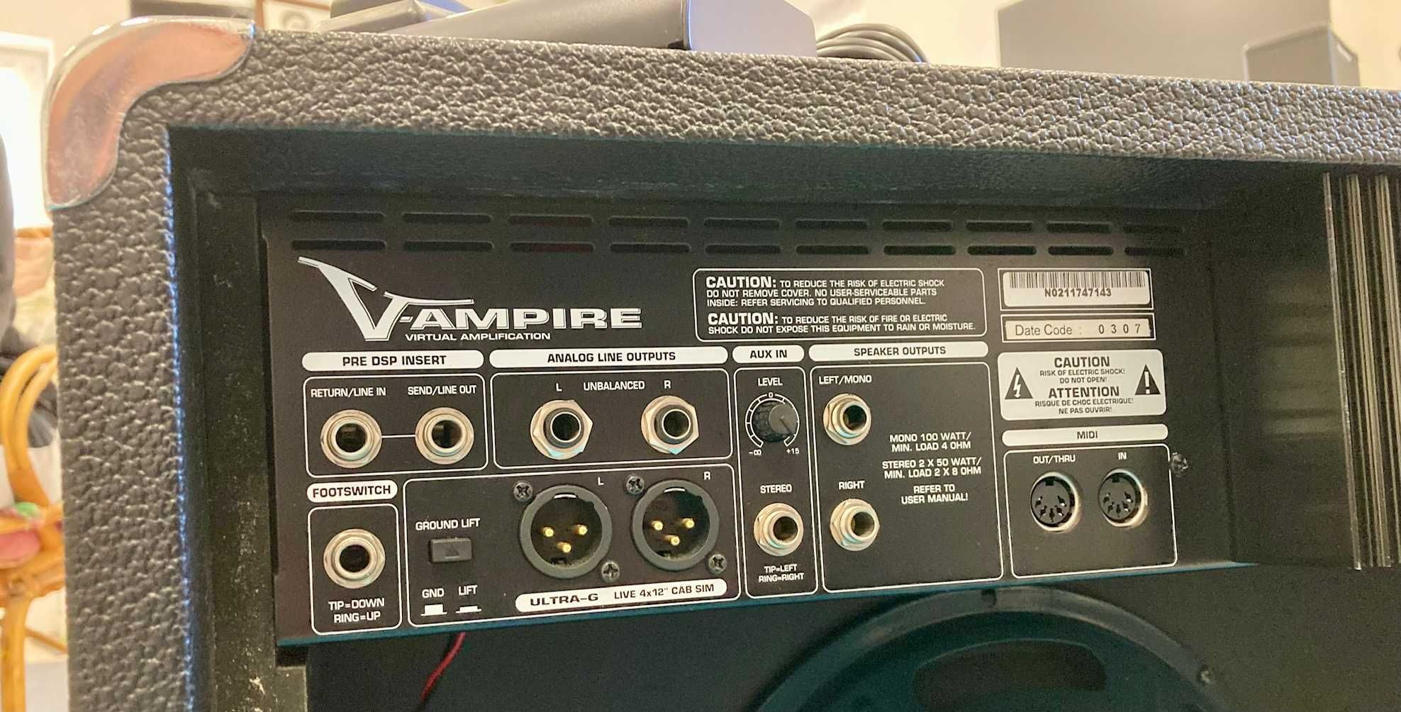 Amplificador Behringer V-Ampire LX1-112