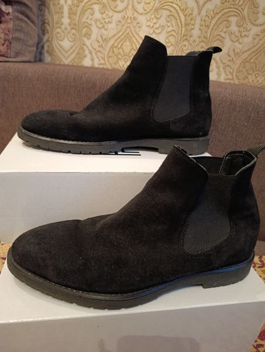 Демісезонні Челсі фірми Zara. Черевики,ботинки. Замшеві 42