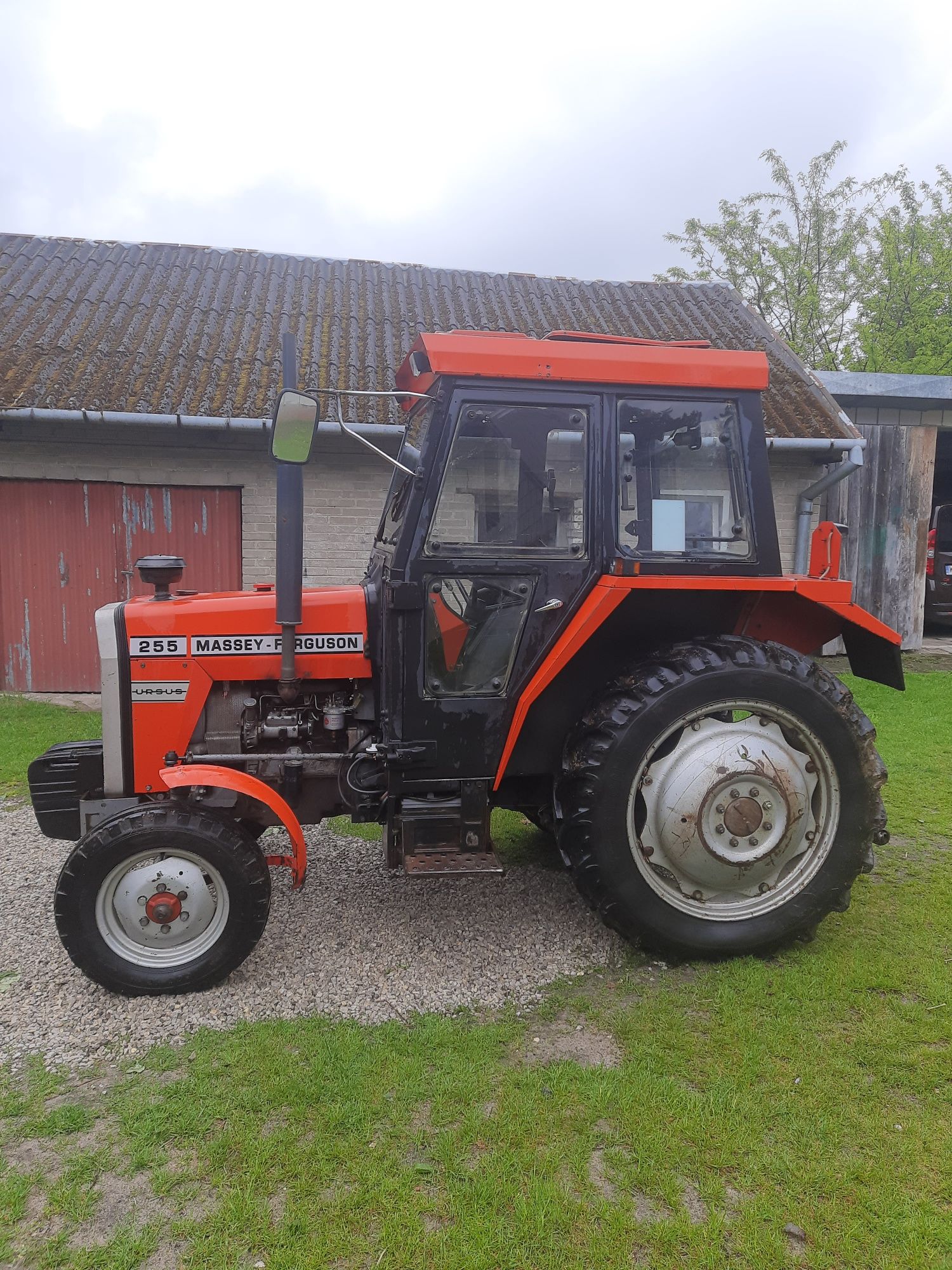 Sprzedam Ciągnik MF255