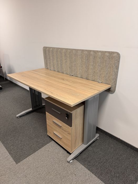 Biurko z kontenerkiem z szufladami