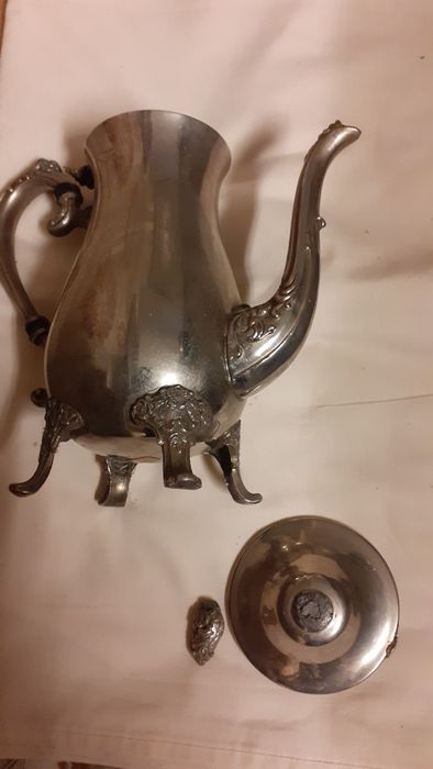 Jarro em prata .tampa partida.