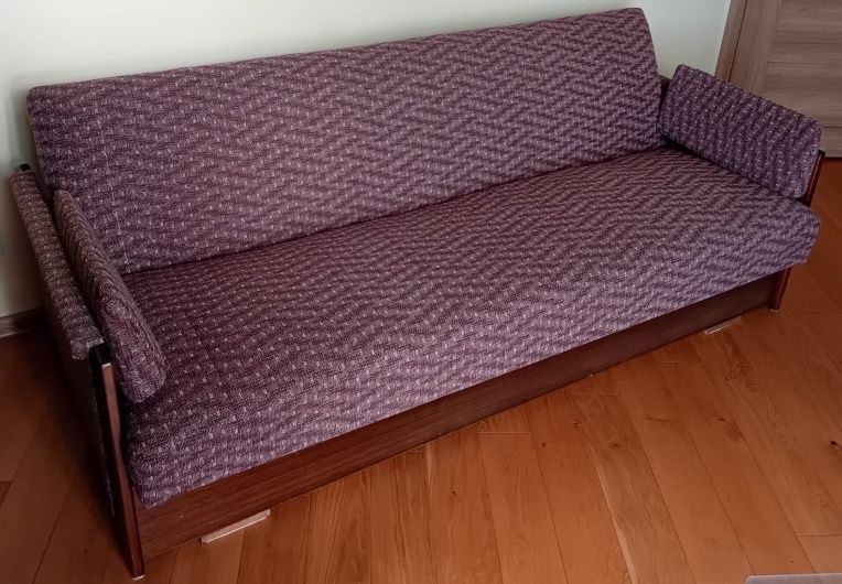 Oddam w dobre ręce kanapę/ wersalkę z funkcją spania