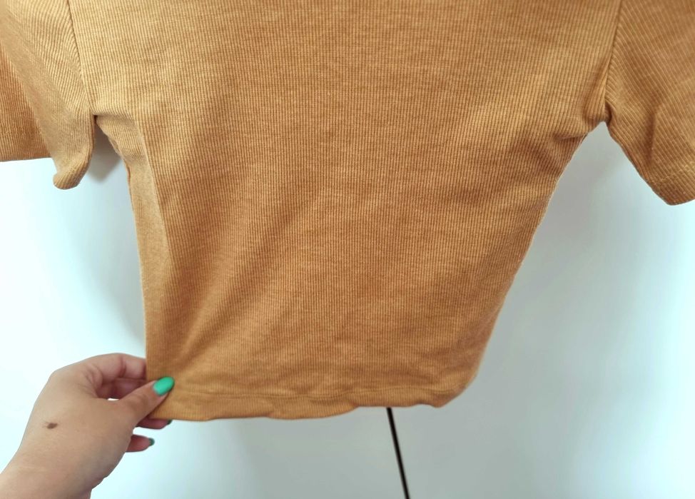 Camisola curta amarela, decote nas costas Stradivarius S - nunca usada