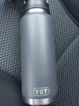 Термос YETI Rambler 36oz(1л). Bottle With Chug Cap Navy, оригінал.