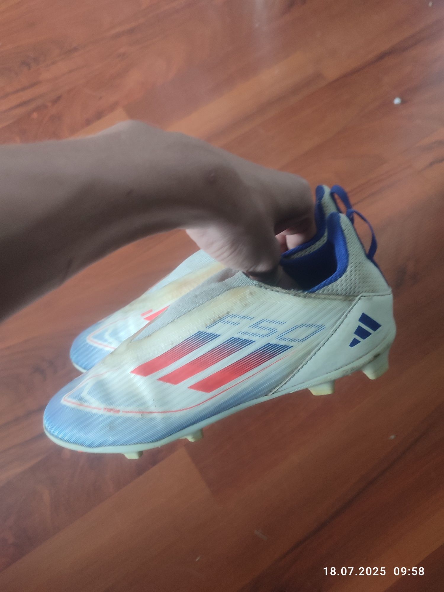 Mam na sprzedaż korki adidas f50 fiberskin  rozmiar 38