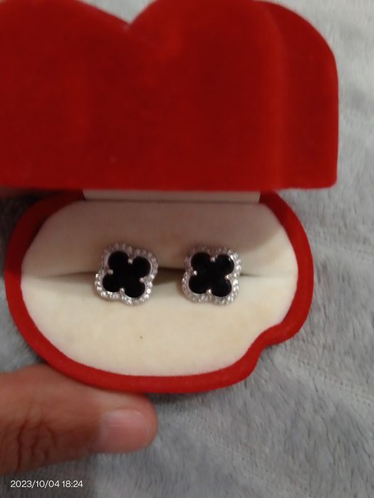 Продам новые сережки