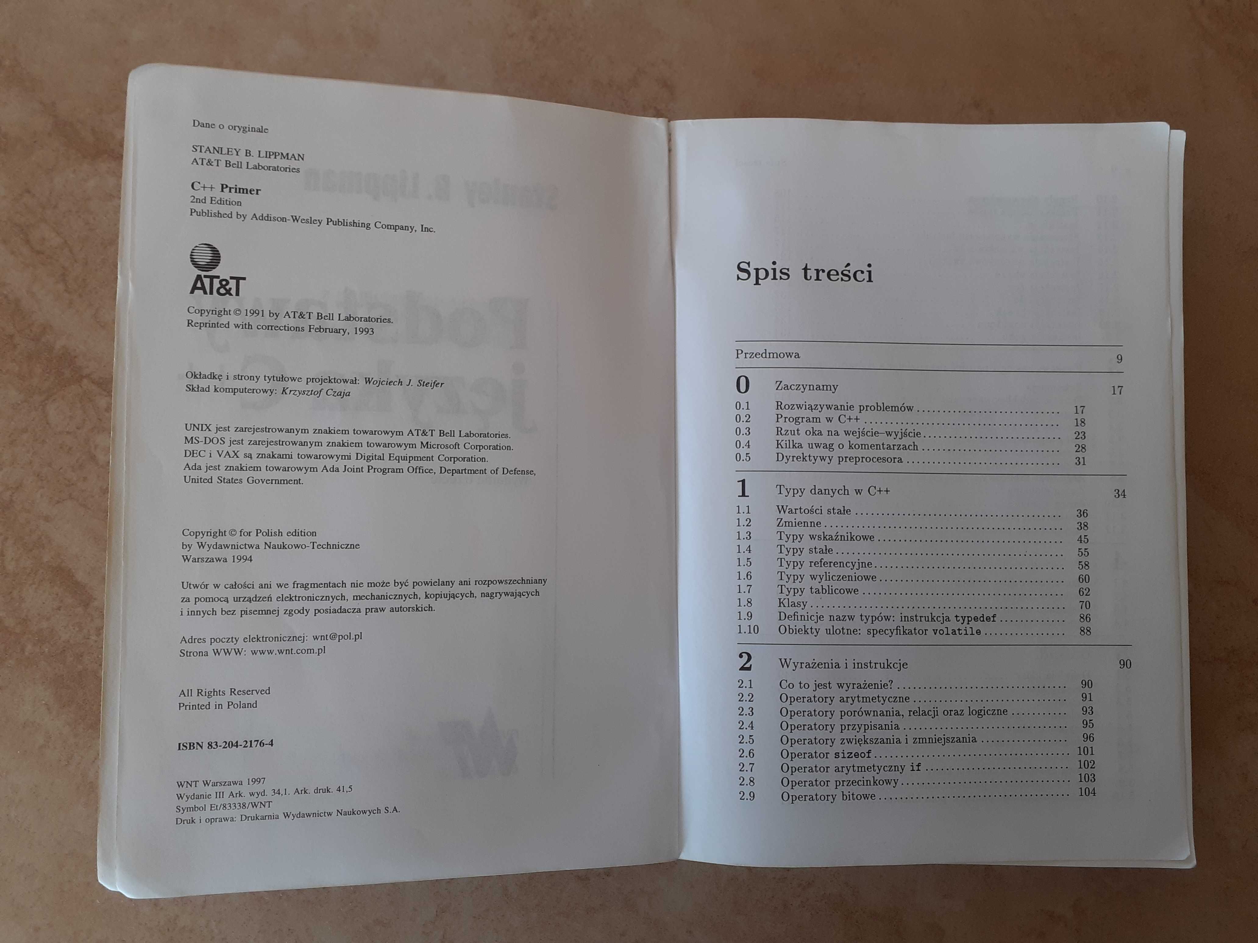 Książka "Podstawy języka C++" Stanley B. Lippman wydanie III z 1997r.