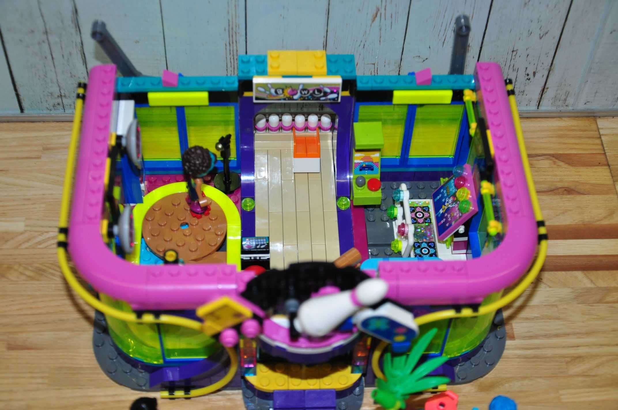 Z0088. Zestaw LEGO Friends 41708-1 Roller Disco Arcade