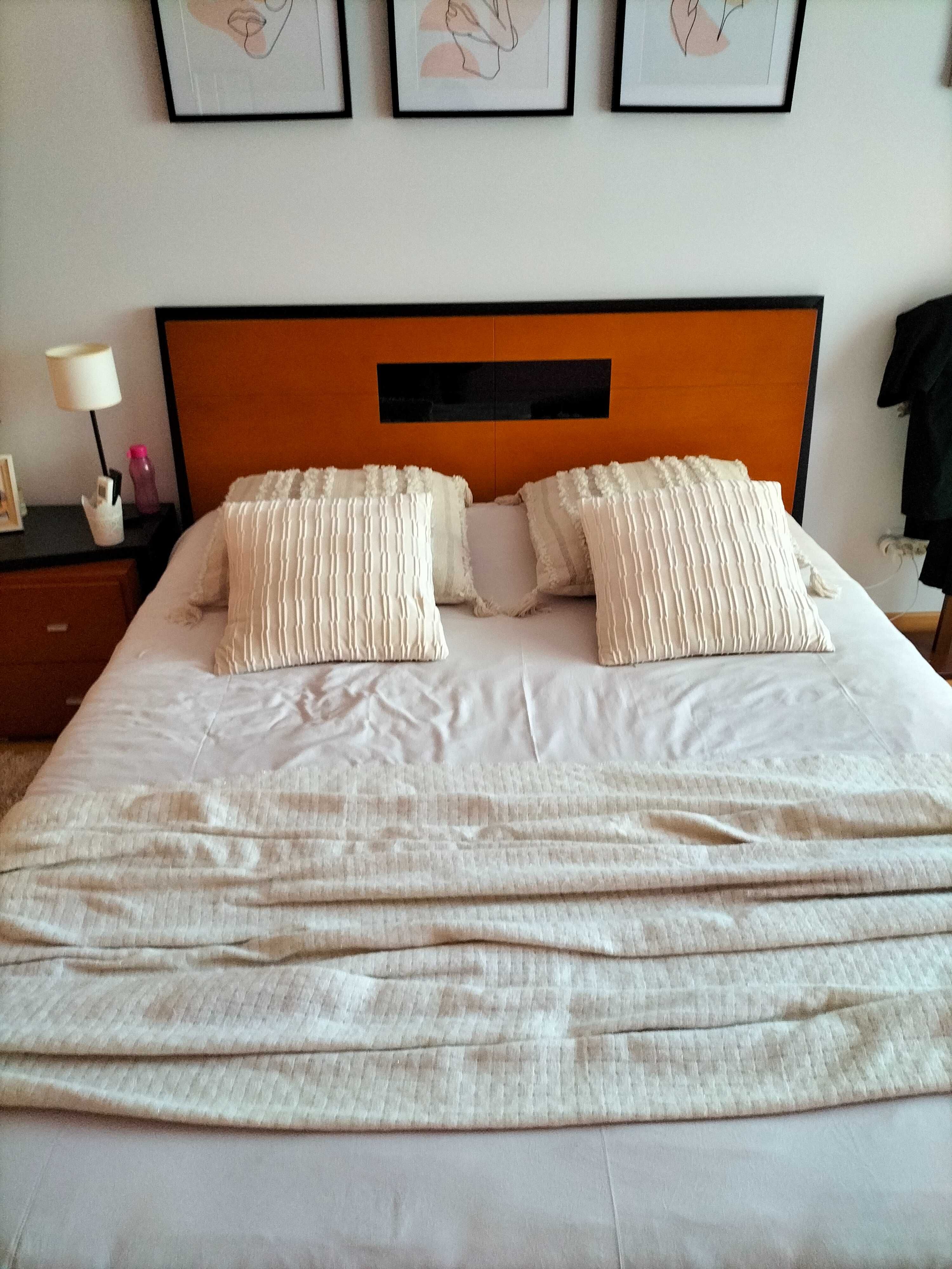 Cama de casal com colchão incluído