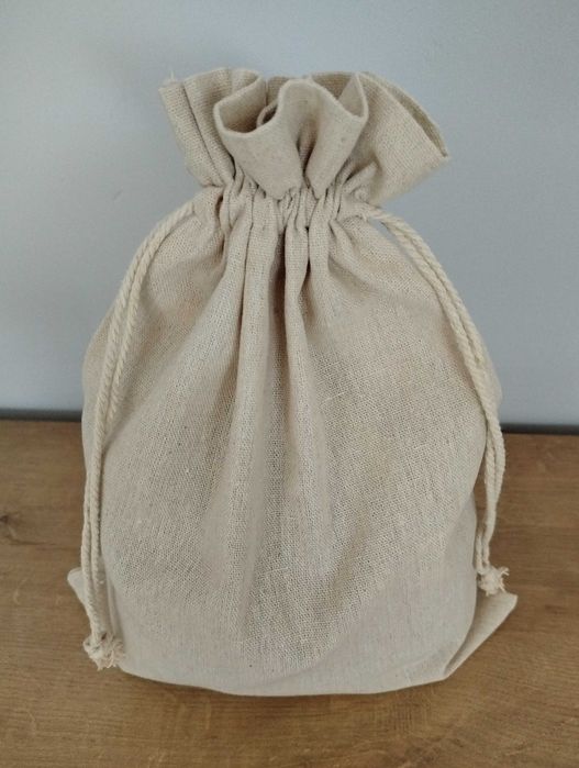 Naturalny lniany worek 26 x 35 cm na ubrania, prezenty nowe