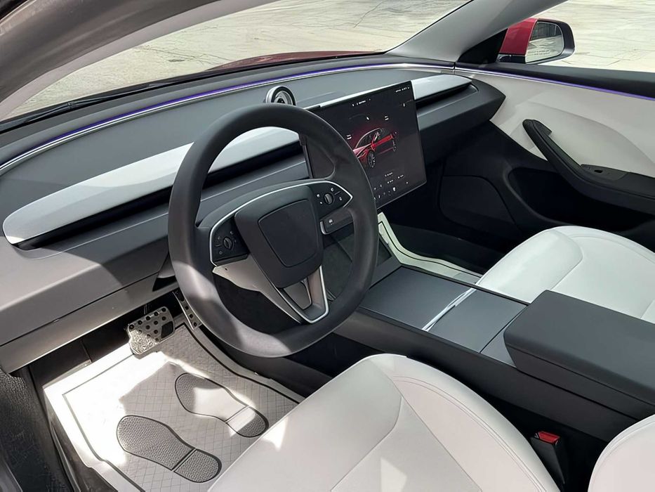 Tesla Model 3      2024