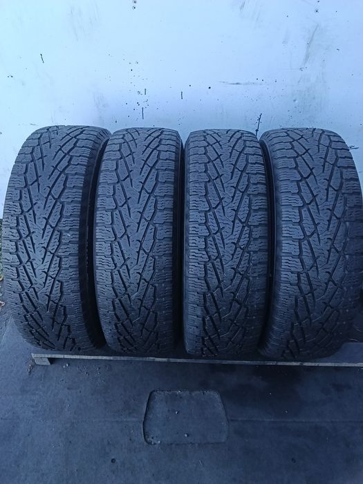 Продам шини б/у 265/70R17