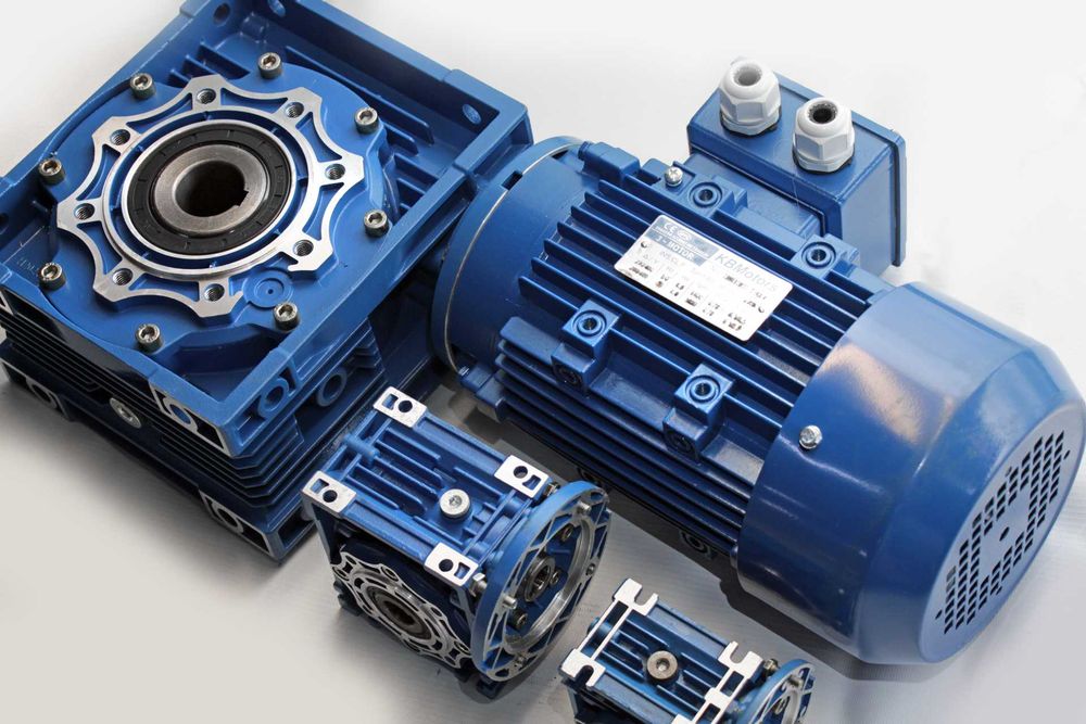 Мотор редуктор черв'ячний двоступеневий.