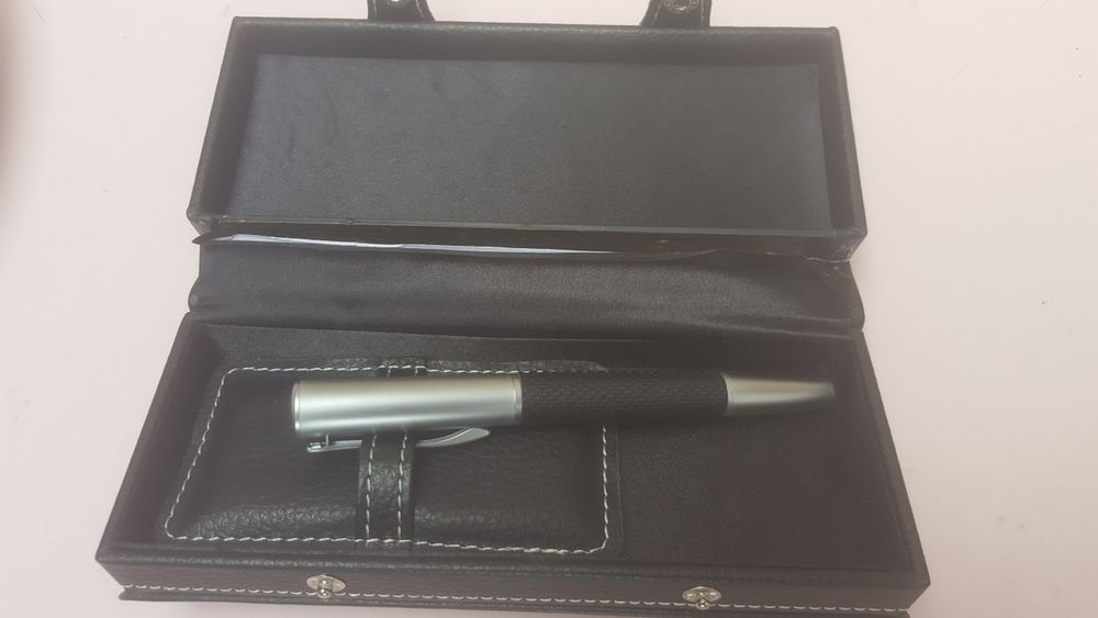 Caneta tinta permanente  NOVA  na caixa  original