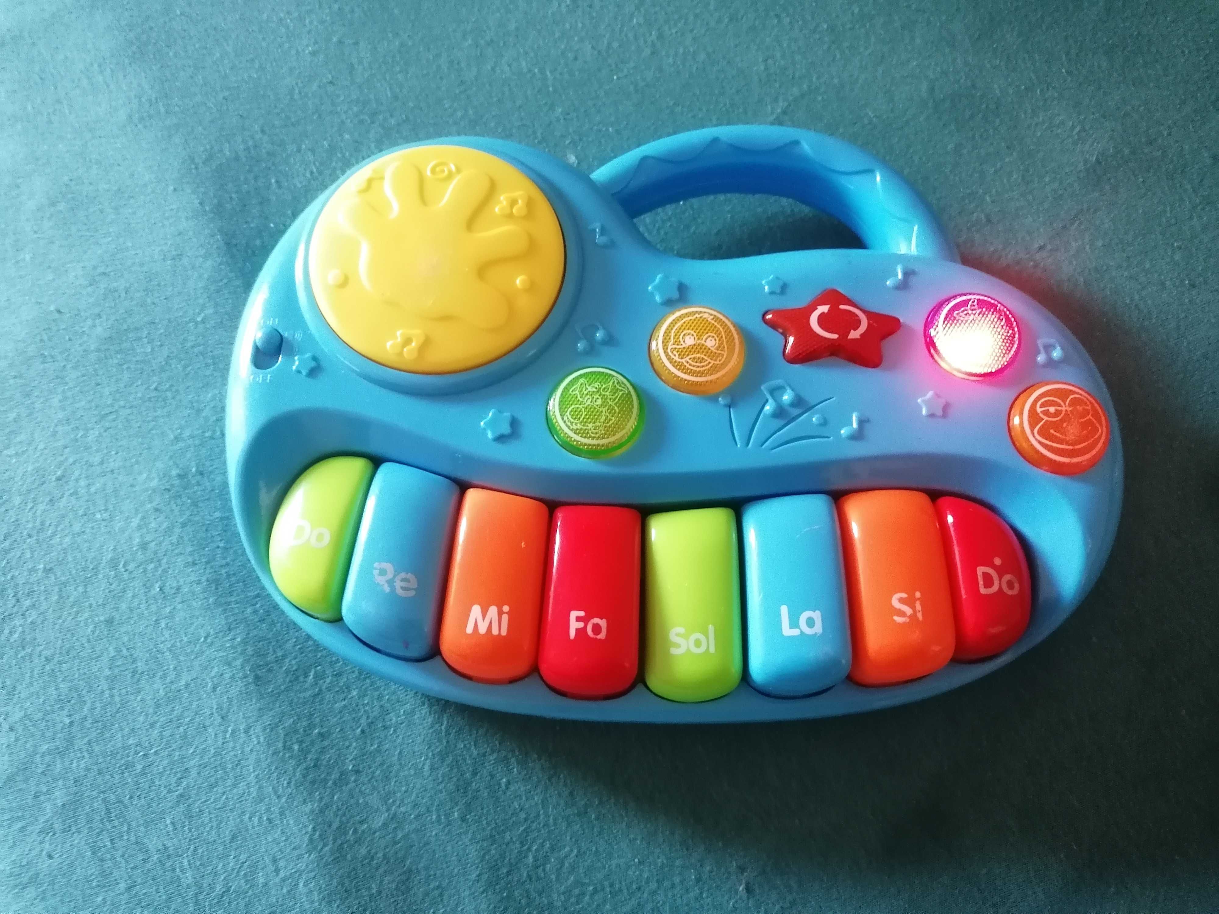 Ciuchcia fisher price jeździ i pianinko