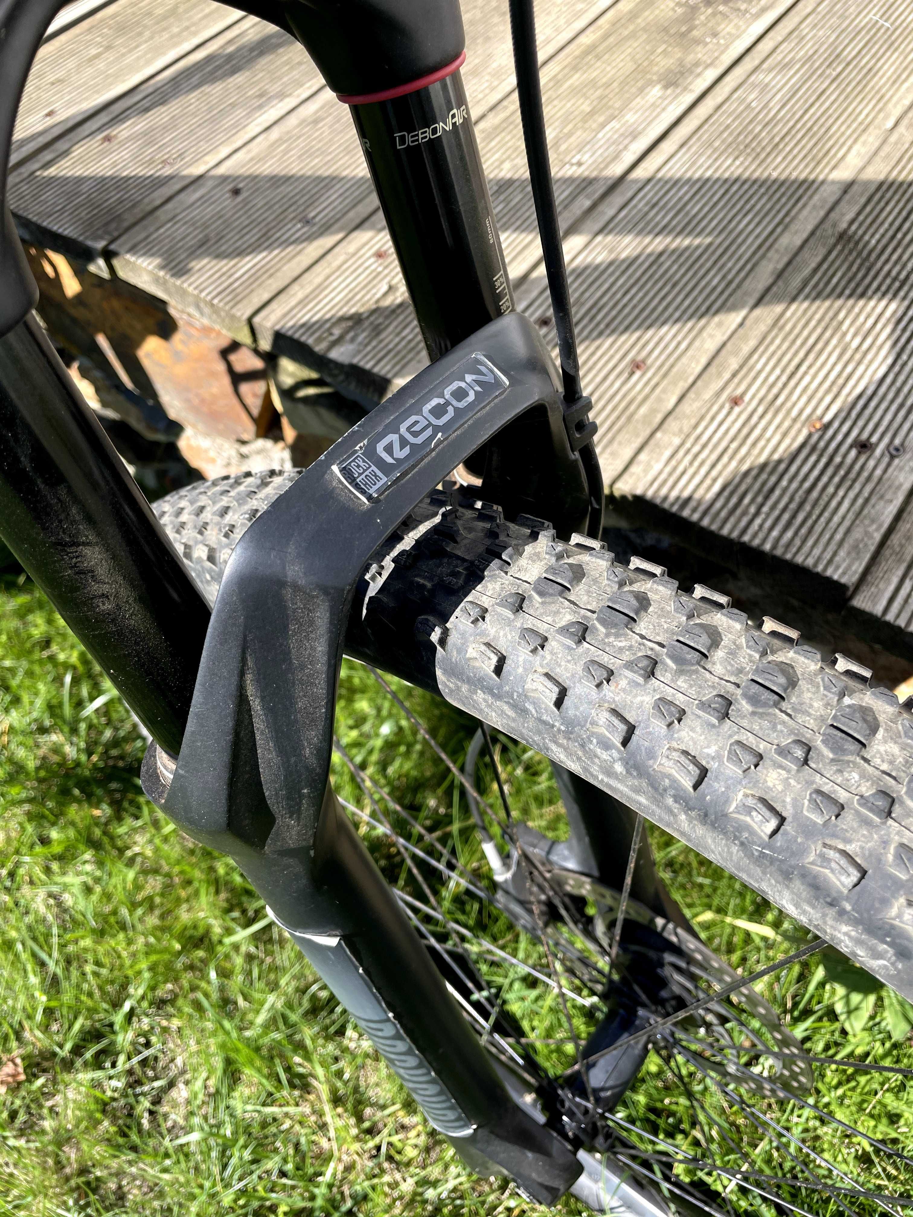 Bicicleta carbono suspensão total CUBE