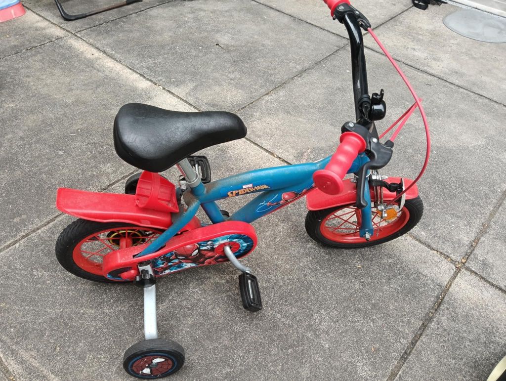Bicicleta e triciclo criança