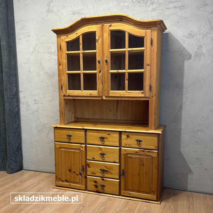 150925 Niewielki skandynawski kredens sosnowy z przeszkloną witryną