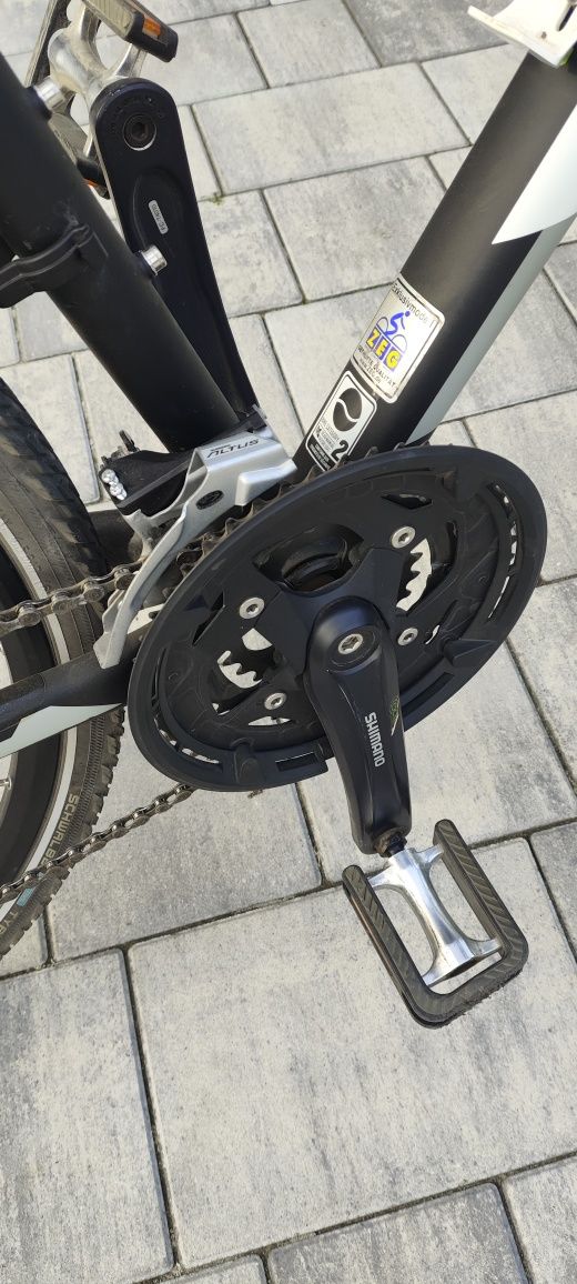 Rower KTM Avenza Cross street