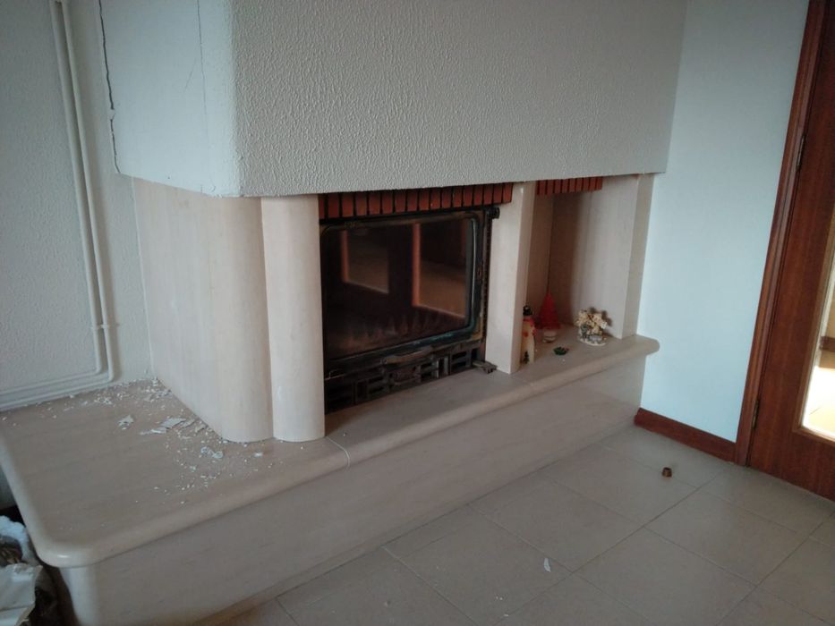 Lareira de sala com pedra