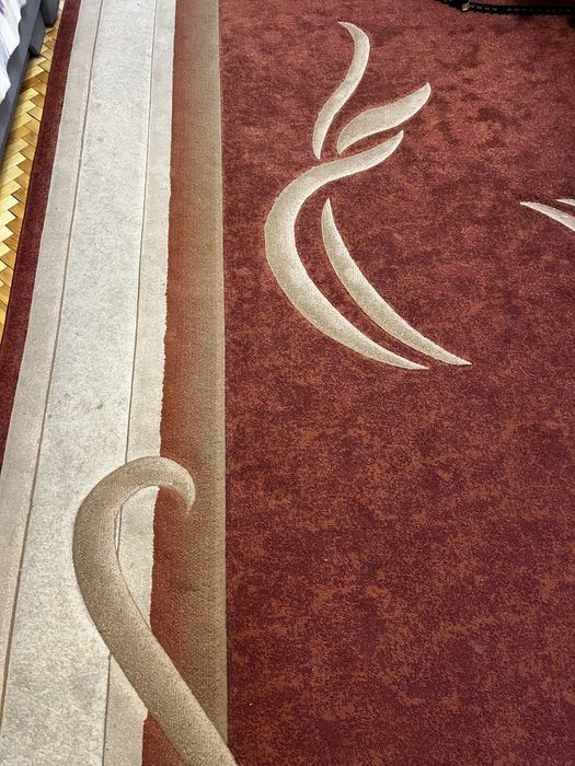 Килим великий в хорошому стані