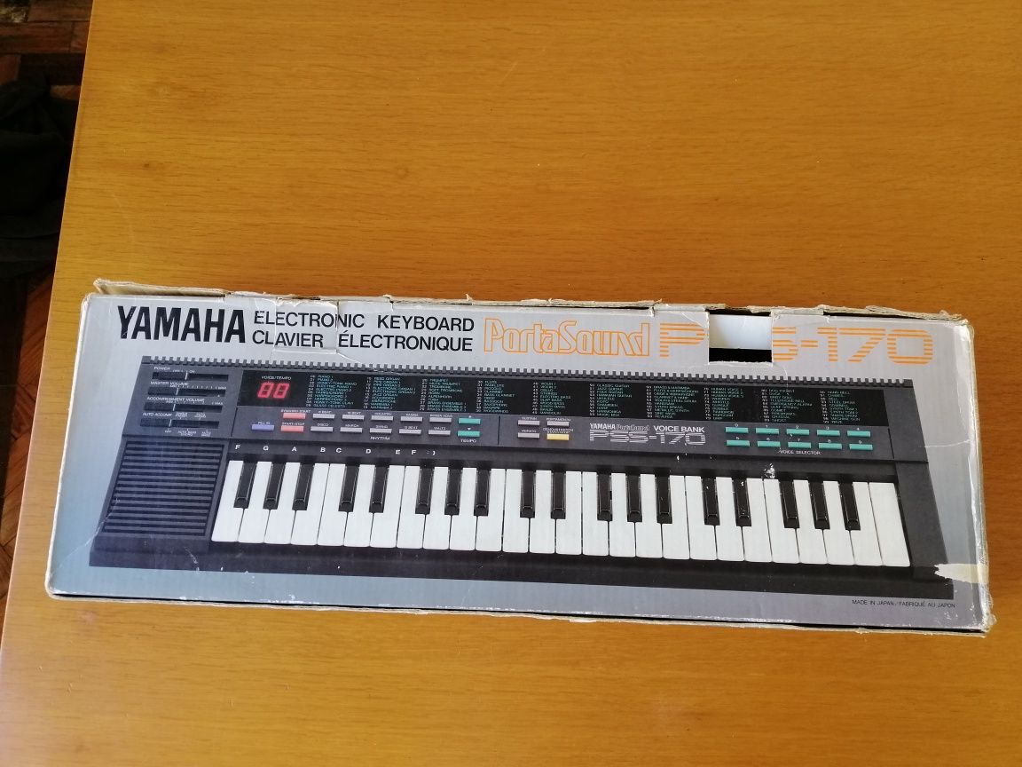 Vendo Yamaha PortaSound PSS - 170 electronic keyboard