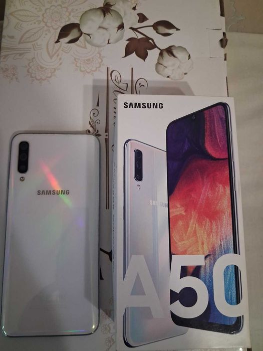 Samsung Galaxy A50, 128 ГБ, Dual SIM — у гарному стані