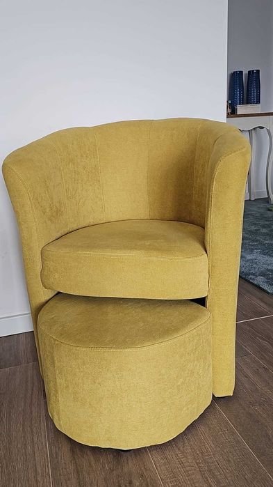 Dois cadeirões lindíssimos em amarelo torrado