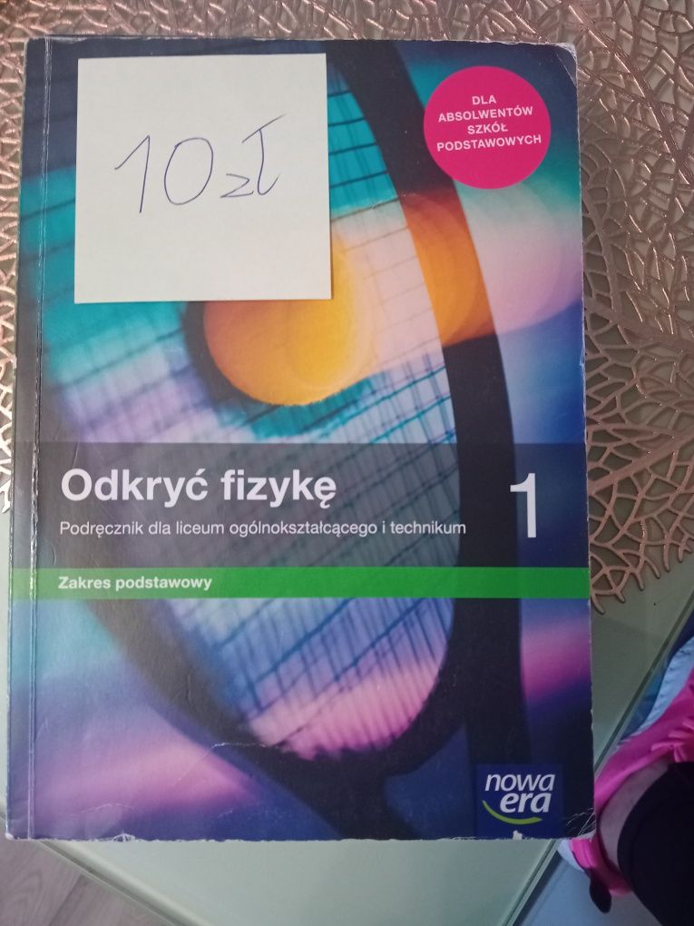 Książki do technikum 1klasa i jedna 2klasa