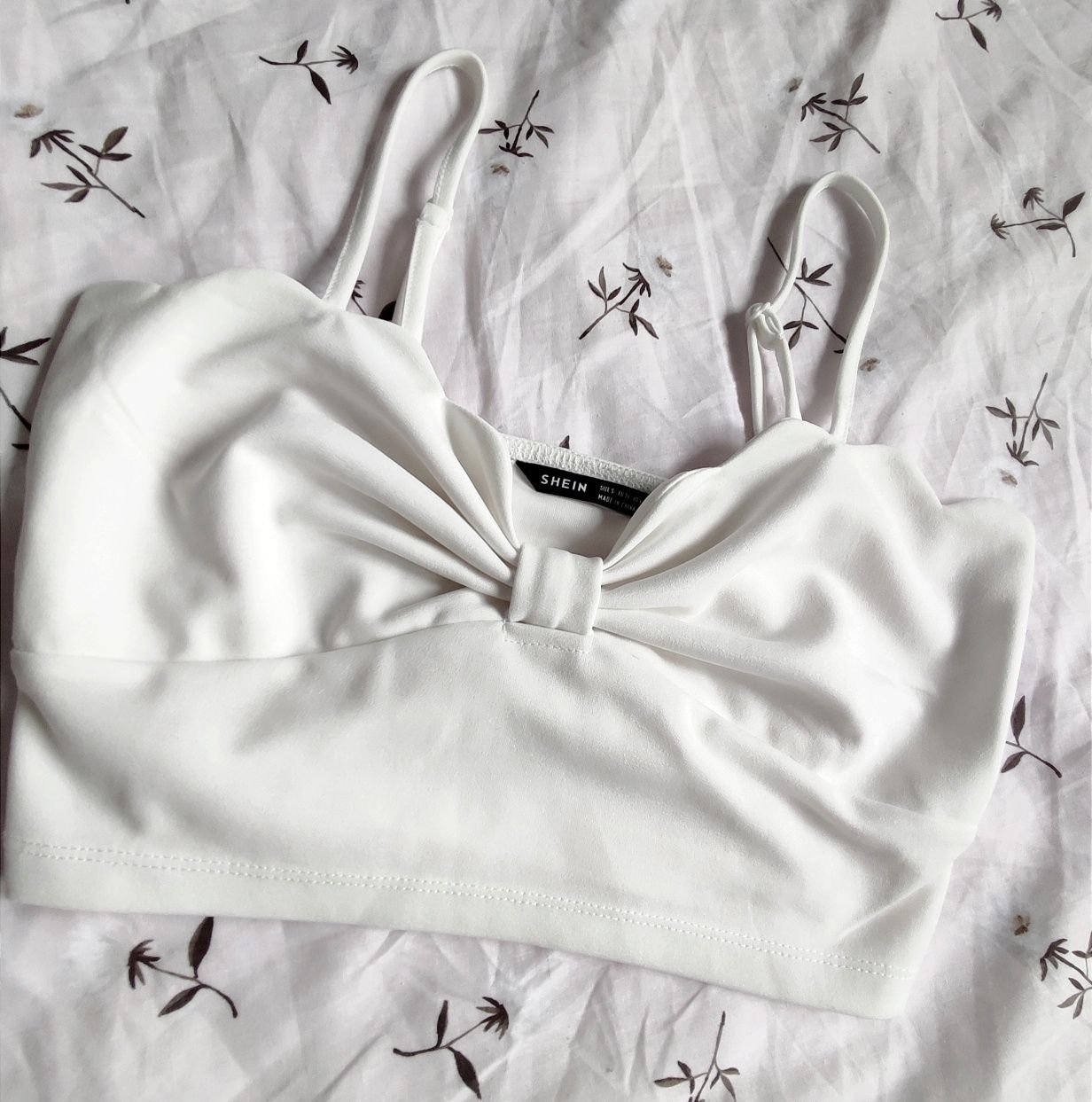 Biały crop top na ramiączkach r.S