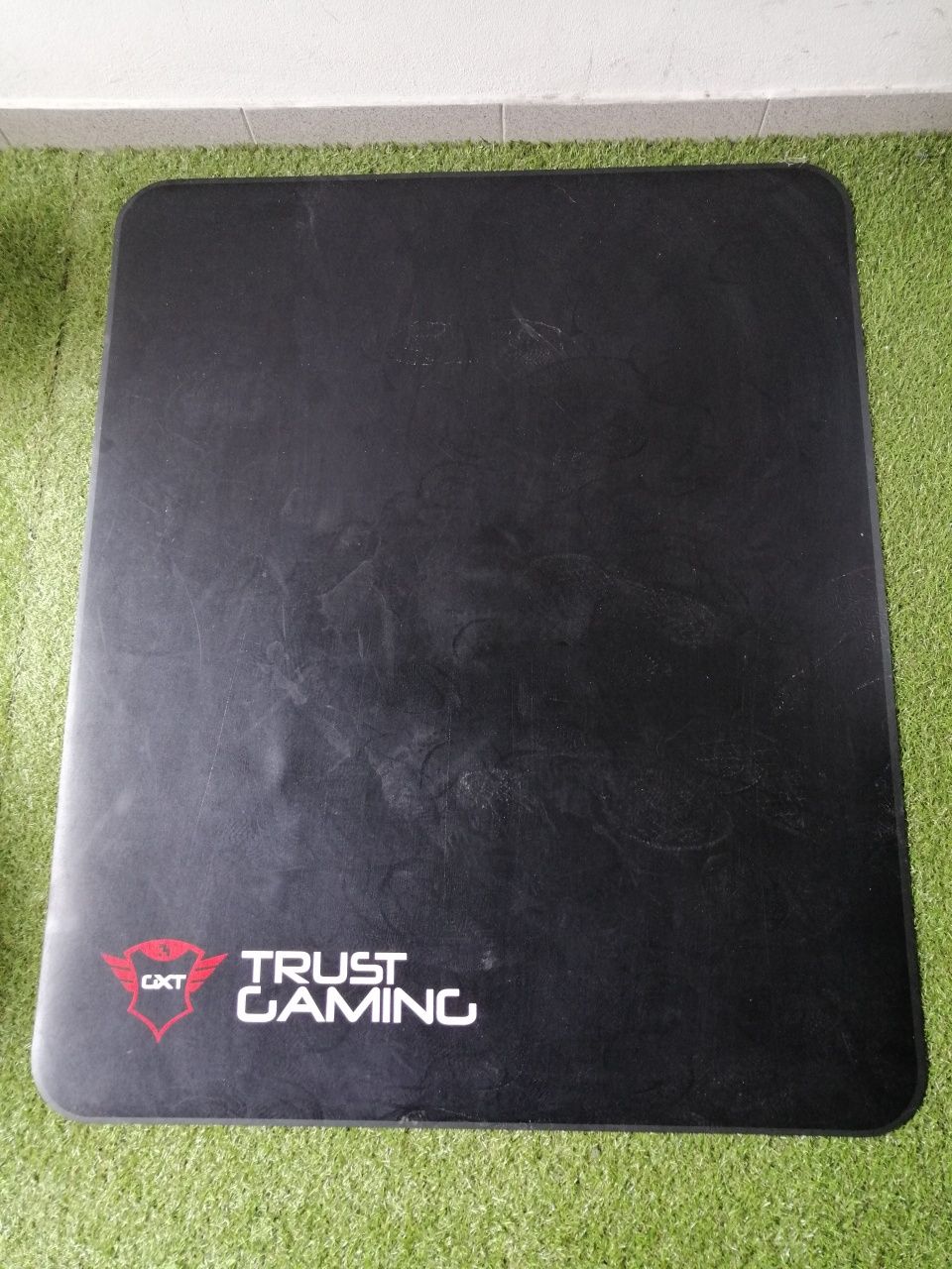 Mesa Gaming LINDHOLM(c/led) +Cadeira Gaming+Tapete Chao