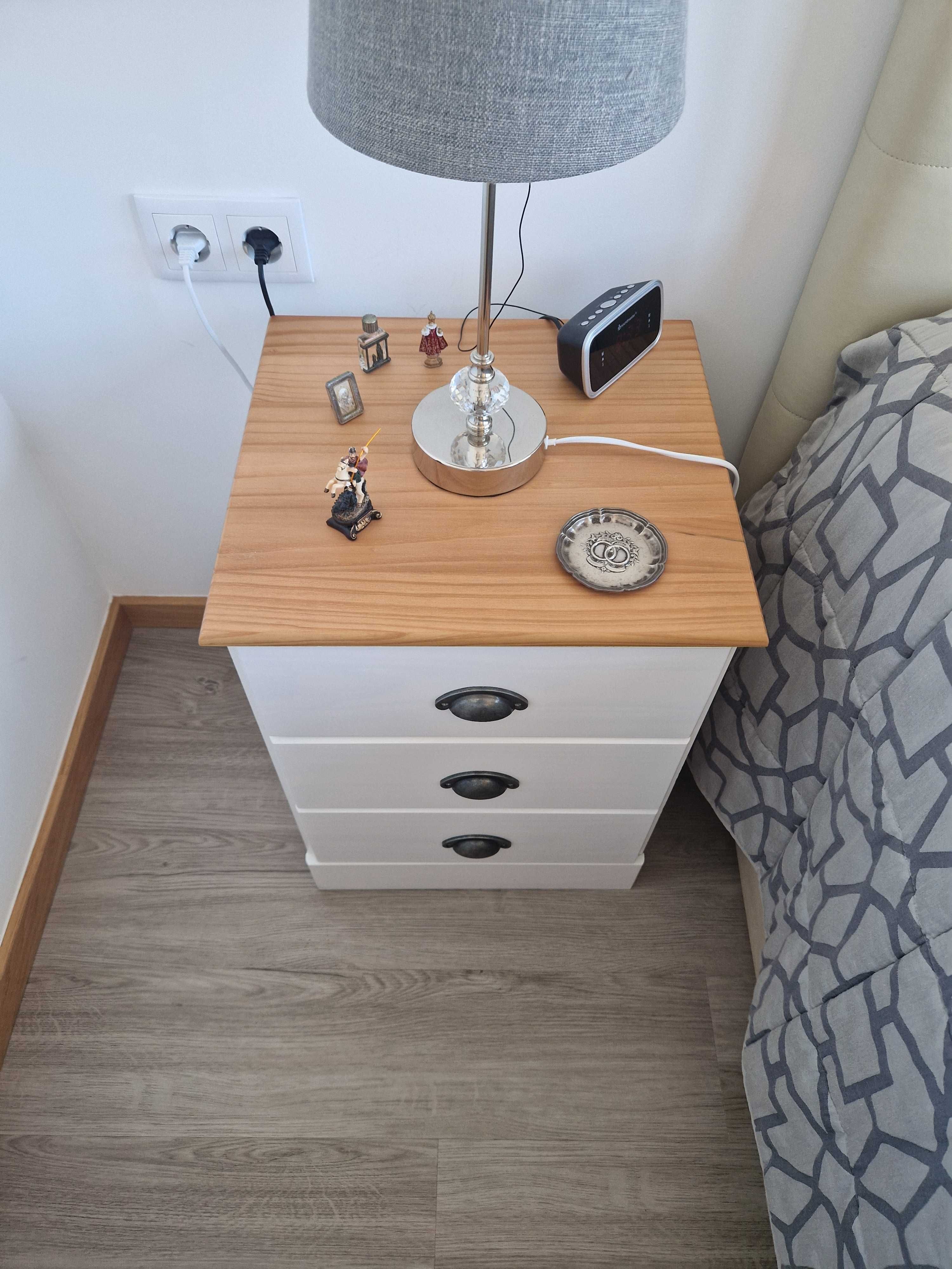 Mesa de Cabeceira
