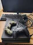 PlayStation 4 z grami i dwoma padami Okazja