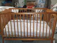 Cama de bebé com colchão