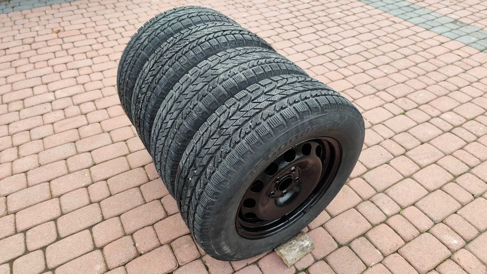 Felgi stalowe 16" 5x112 ET42 (VW) + opony zimowe 215/65 R16 + kołpaki