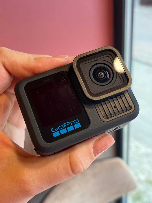 Екшн-камера GoPro Hero 13 з чудовим комплектом.