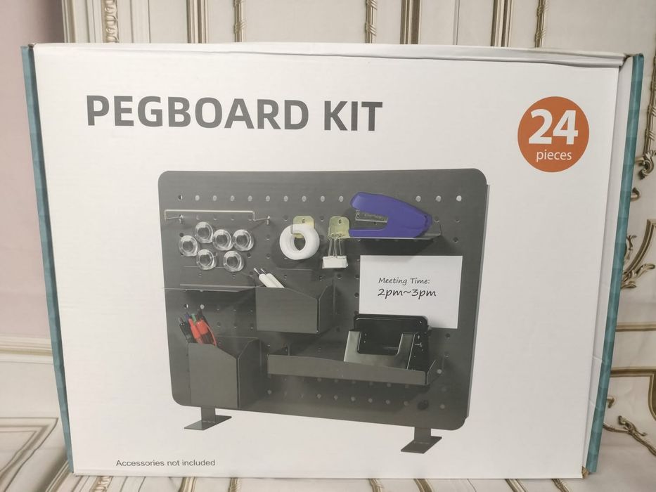 zestaw "Pegboard Kit", czyli tablica perforowana do organizacji