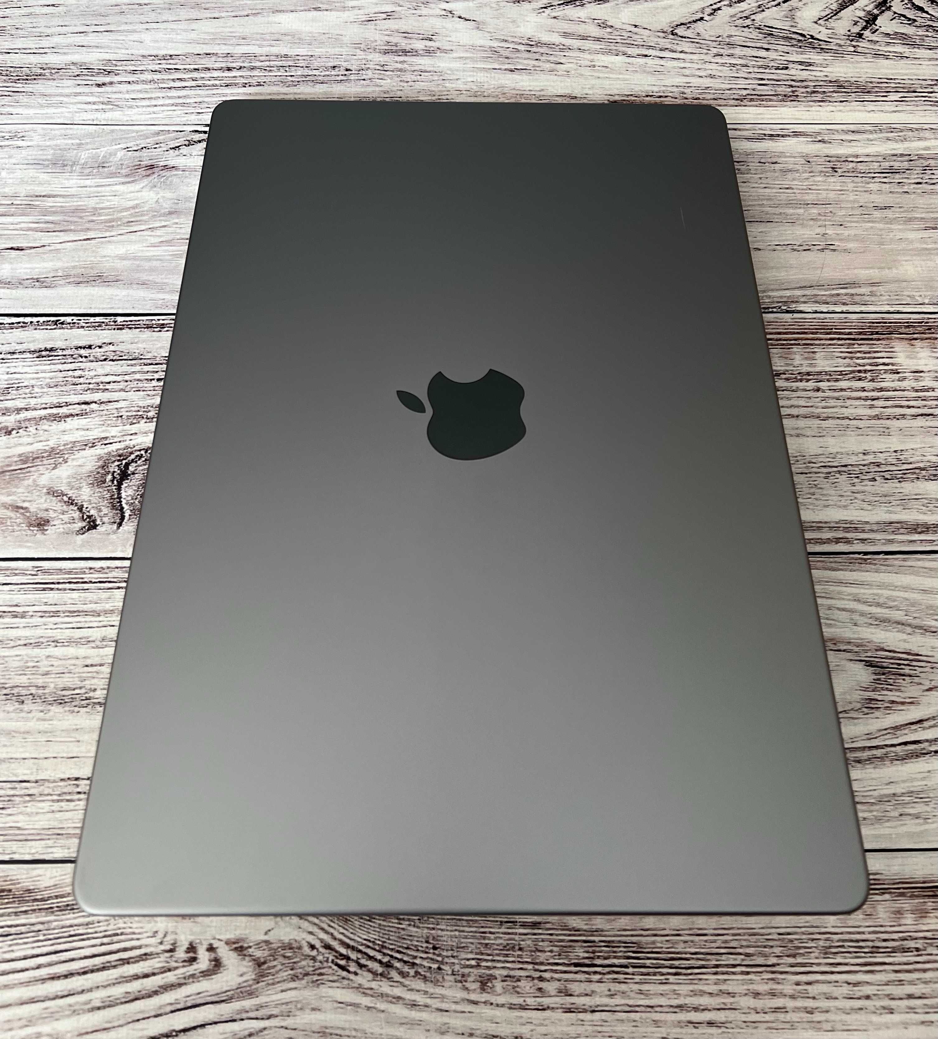 Macbook Pro 14" 2021 M1 Pro / 16Gb DDR5 / SSD 512Gb