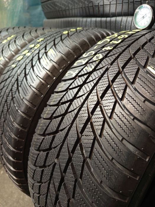 225/55R17 Bridgestone Blizzak LM001