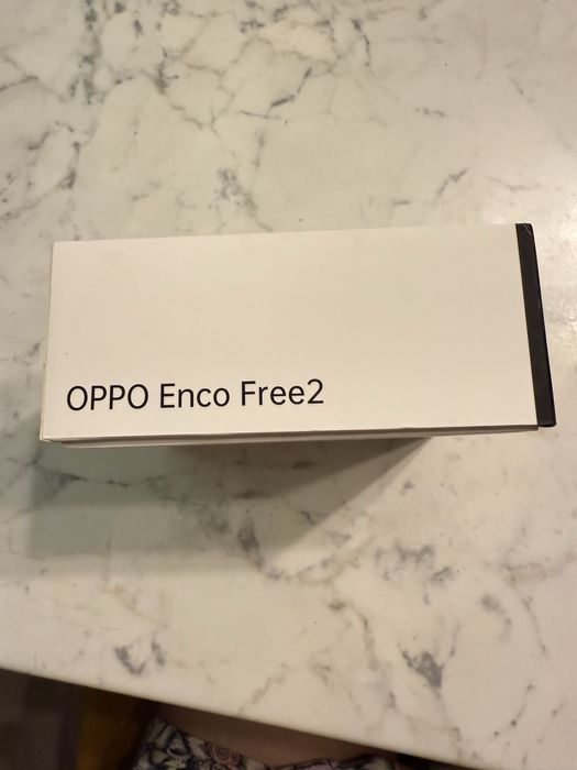 Коробка з кабелем там амбушюрами від OPPO Enco Free2 True Wireless
