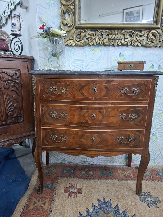 Cómodas , móvel bar luisXV entre outros