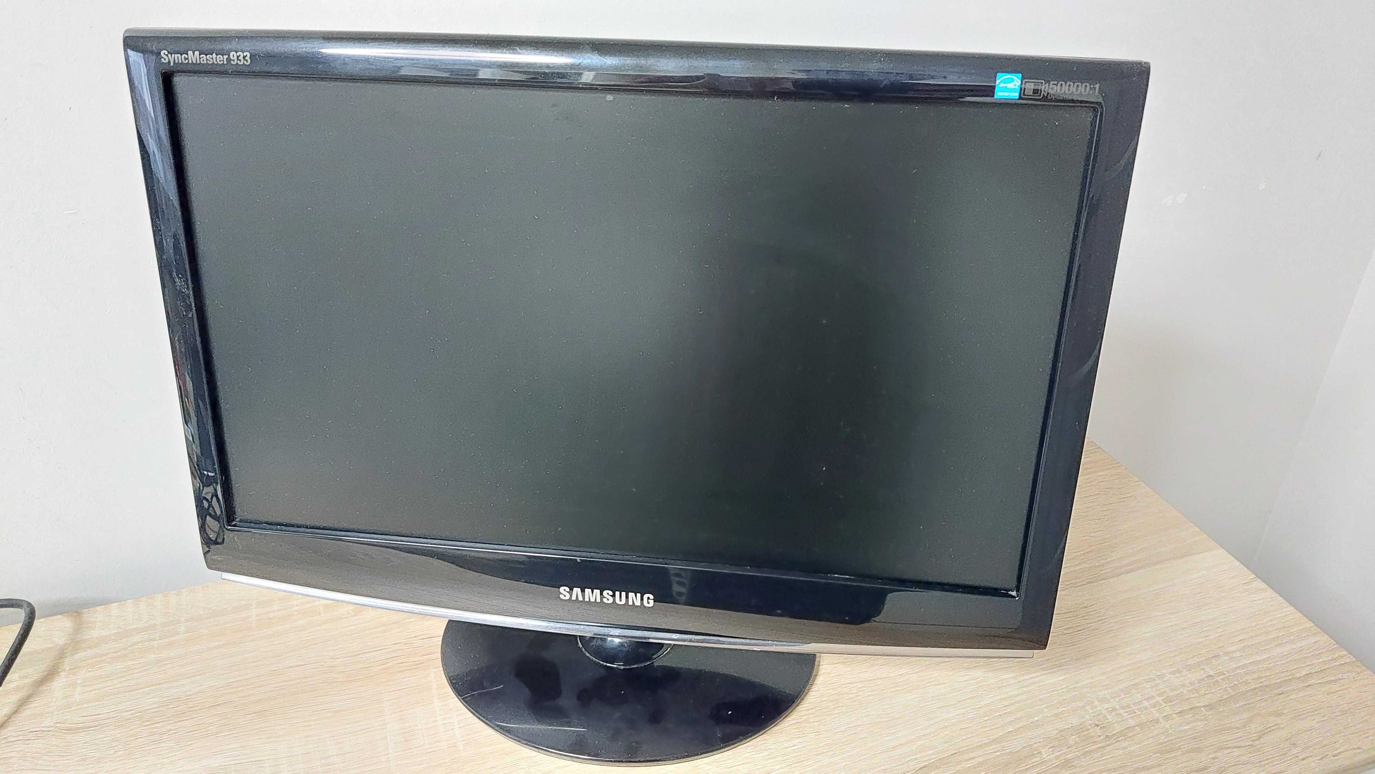 Monitor Samsung SyncMaster 933SN z kablami