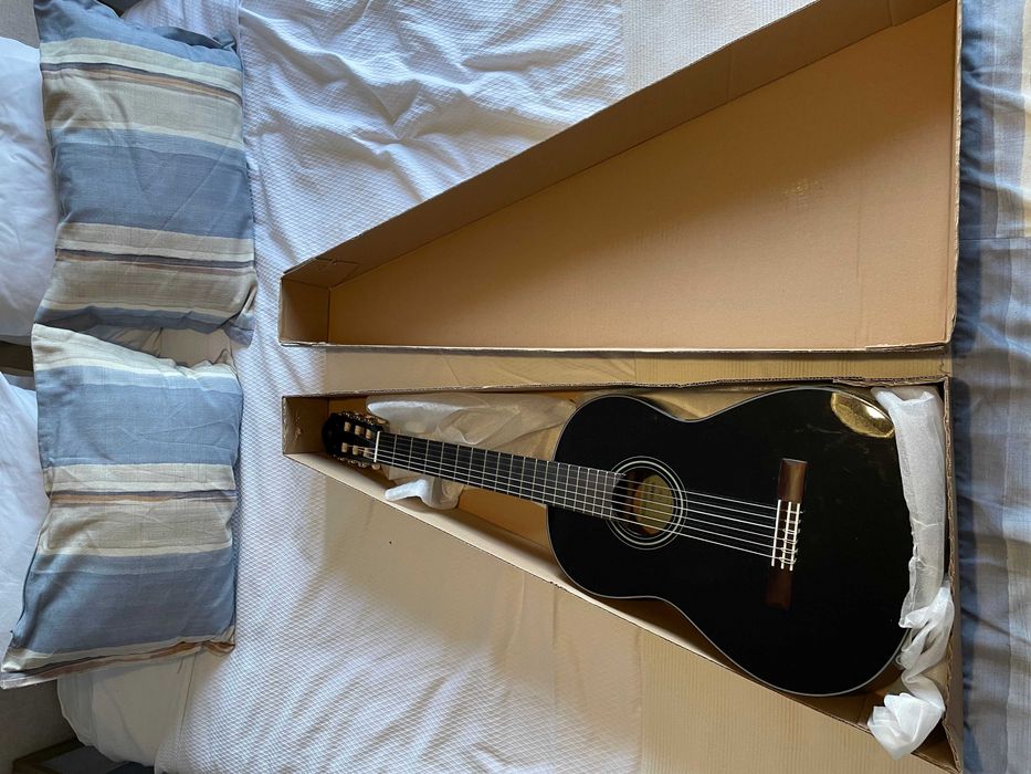 Guitarra Clássica Yamaha C-40 Preta – Como Nova + Com Caixa Original