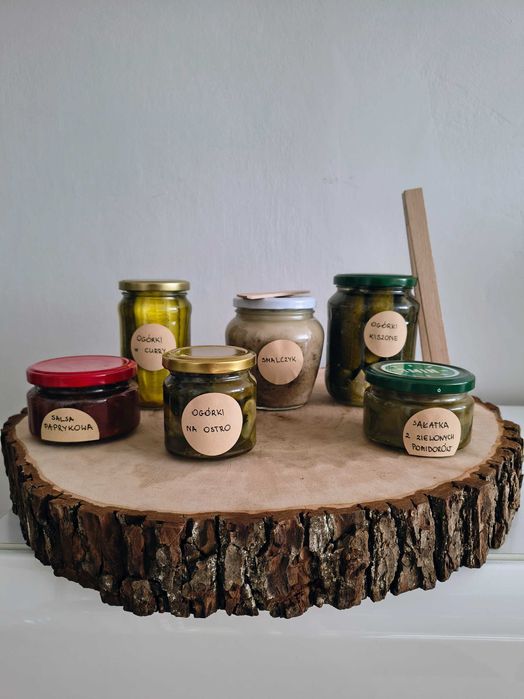 Zestaw przetwory na imprezę: ogórki kiszone i smalczyk